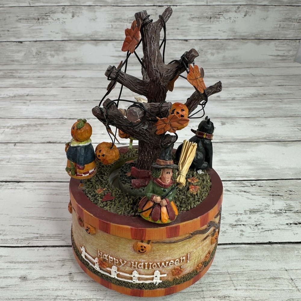 Spooky Hollow Halloween Musical Figurine 2005 read description AS IS